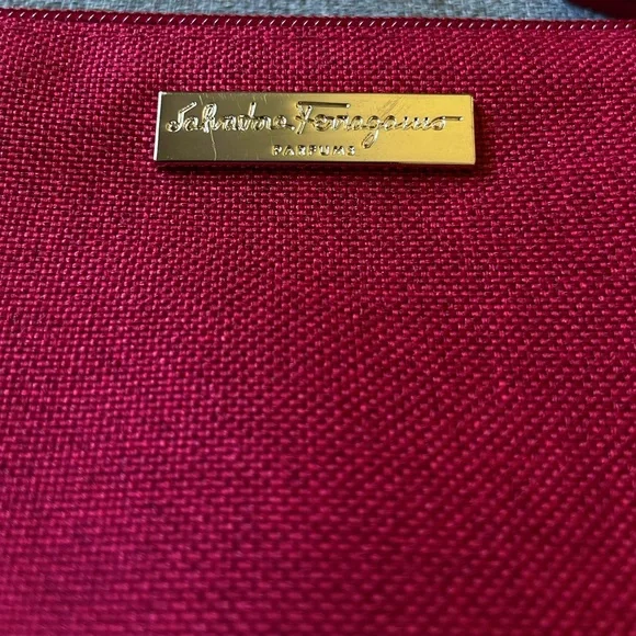 Salvatore Ferragamo: burgundy perfums/cosmetic bag - Picture 9 of 11